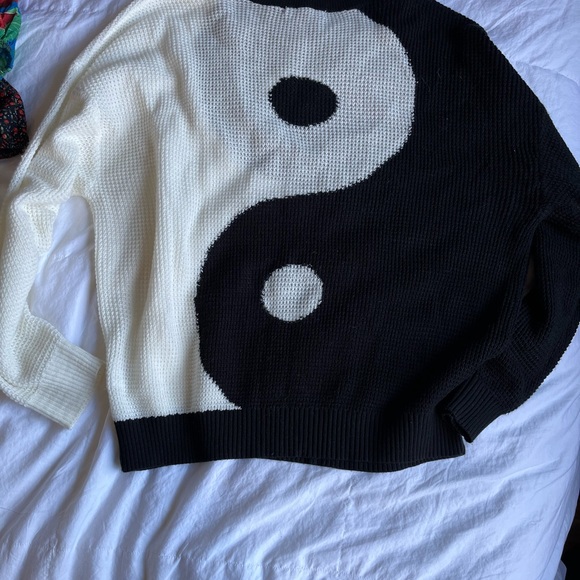 yin yang sweater - Picture 3 of 5